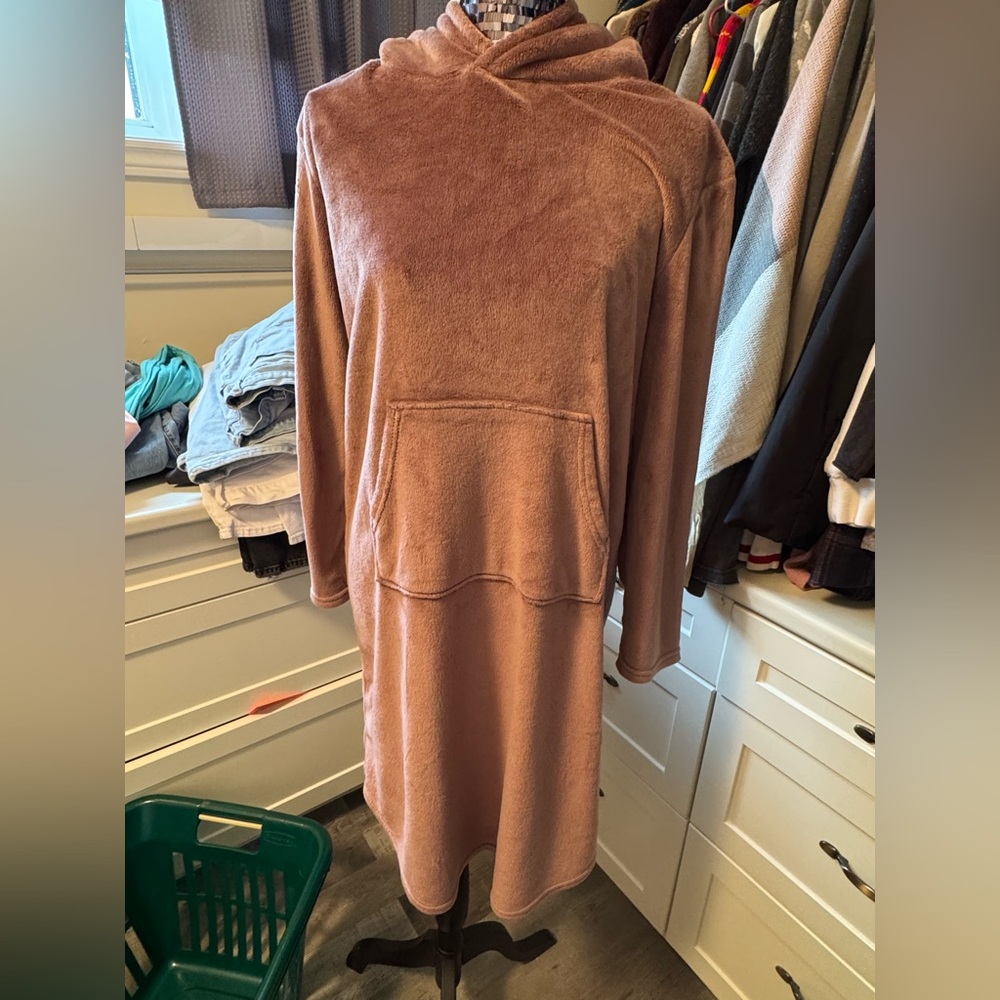 Cozy Pink wearable  Hooded Blanket lounger S/M comfy